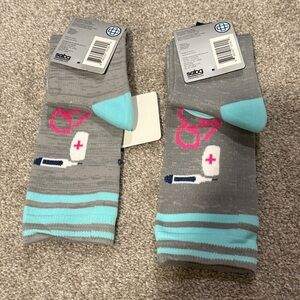 2 Graduated Knee High Compression Socks NURSE Shoe Size 4-10.5/ Sock Size 9-11